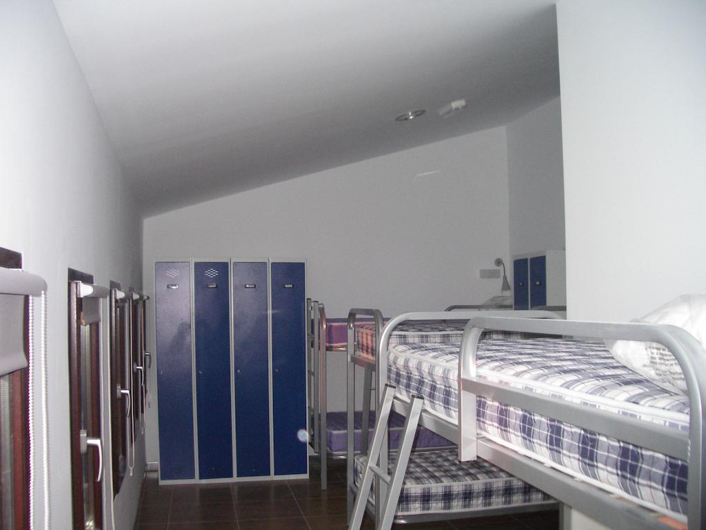 Hostel El Castillo Aninon الغرفة الصورة